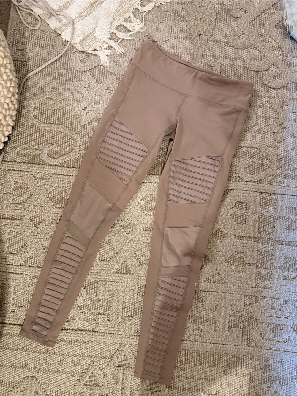Alo yoga Taupe Moto-Style mesh Leggings women’s Sz small